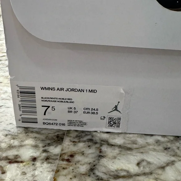 Air Jordan 1 Mid Black White Noble Red
BQ6472 016 Women's size 7.5 EUC - Picture 13 of 13